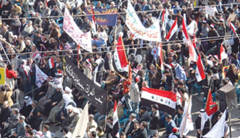 مظاهرة في ساحة التحرير وسط بغداد للمطالبة برحيل القوات الامريكية والقضاء على الفساد