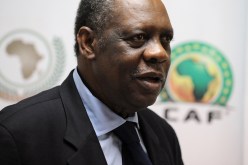 عيسى حياتو ينتقد “الكاف” ويدافع عن الكاميرون