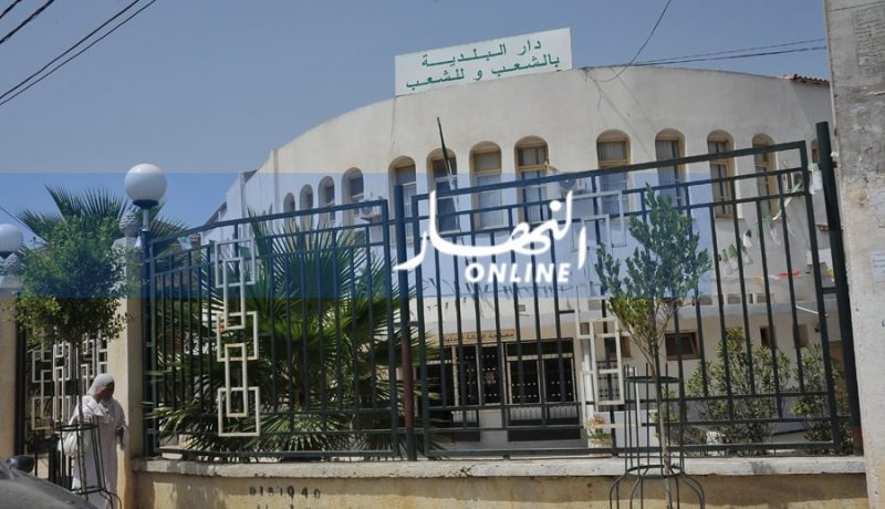 محتجون يمنعون المير من الخروج من مقر دائرة مهدية بتيارت
