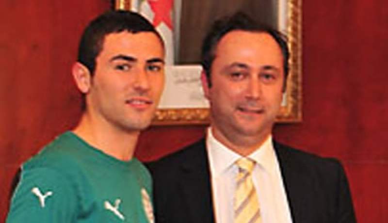 جوزيف جاد يزور الخضر في كيب تاون ويلقي رسالة تشجيع قوية لمحاربي الصحراء