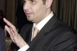 السلطات البريطانية تقرر تسليم رجل الاعمال الجزائري عبد المؤمن خليفة