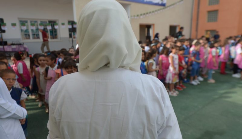 «92 ألف أستاذ في قطاع التربية يخدمو بالكونطرا»