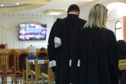 القصّة الكاملة لنجل دبلوماسي ومدمن «هيروين» ارتدى جلبابا لاختطاف طليقته!