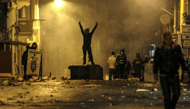الشرطة التركية تفرق تظاهرة ضد داعش في اسطنبول
