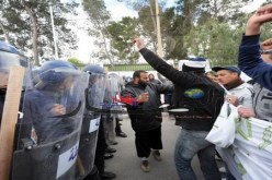 ‬المعتصمون‮:‬ ‬لن نقيم في‮ ‬القصدير ولو قبرنا تحت سكناتنا الهشّة‮‬