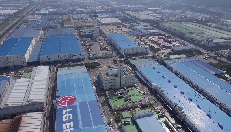 بطاقة إنتاج تتعدى 1800 ثلاجة يوميا.. مصنع LG بكوريا يرفع التحدي