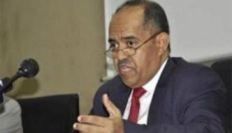 لكصاسي يؤكد على عدم قانونية السوق الموازية للعملات الصعبة و يعلن عن تحفيزات تجاه مكاتب الصرف