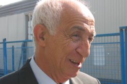 العرفاوي يترشح لعهدة سادسة في رئاسة الاتحاد الدولي للسباحة