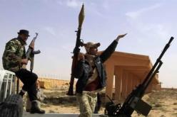 فرنسا القت بالمظلات اسلحة للثوار في ليبيا