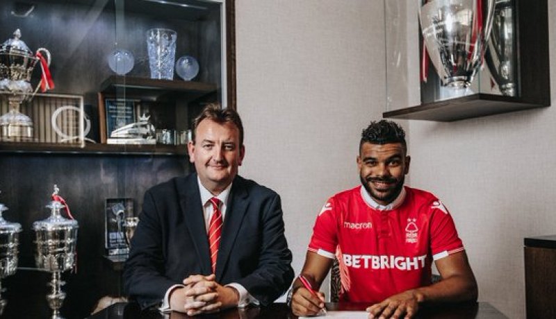 رسميا.. سوداني يلتحق ببطل أوروبا السابق