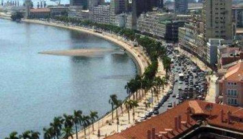 شعب طيب مهووس بالسياسة.. وغلاء خرافي في المطاعم والفنادق
