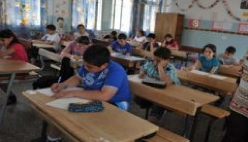 سلال يأمر بتخصيص أقسام تربوية لفائدة أصحاب الأمراض المزمنة بالمستشفيات