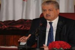 سلال: أولويتنا في الحكومة تعديل الدستور بمشاركة الجميع