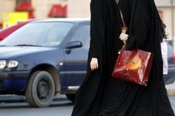 ديغول يمنع 3 منقبات من دخول فرنسا وتورينو تسمح بالنقاب شريطة خلعه لإثبات الهوية