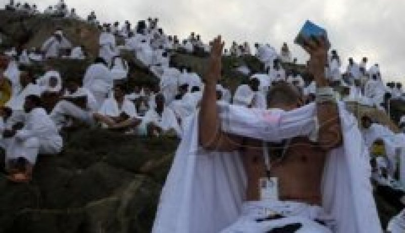 حجاج جزائريون يصـرون علـى تحويـل غرفهـم فـي مكة إلـى “علـب سرديـــن”
