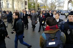 بالفيديو.. ماكرون يزور “قوس النصر” بعد احتجاجات السترات الصفراء