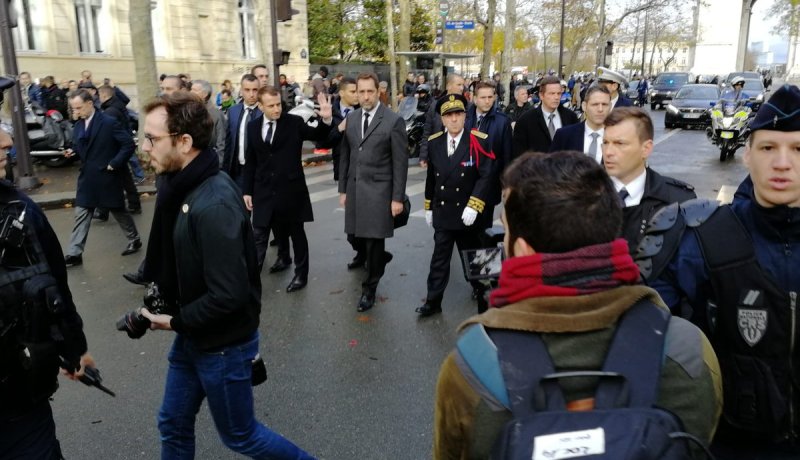 بالفيديو.. ماكرون يزور “قوس النصر” بعد احتجاجات السترات الصفراء