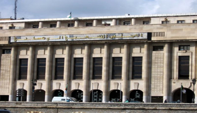 البرلمان يصادق على استعمال اللغتين العربية والأمازيغية في المجالس الولائية