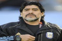 مارادونا يطير إلى مانشستر لحضور عيد ميلاد حفيده