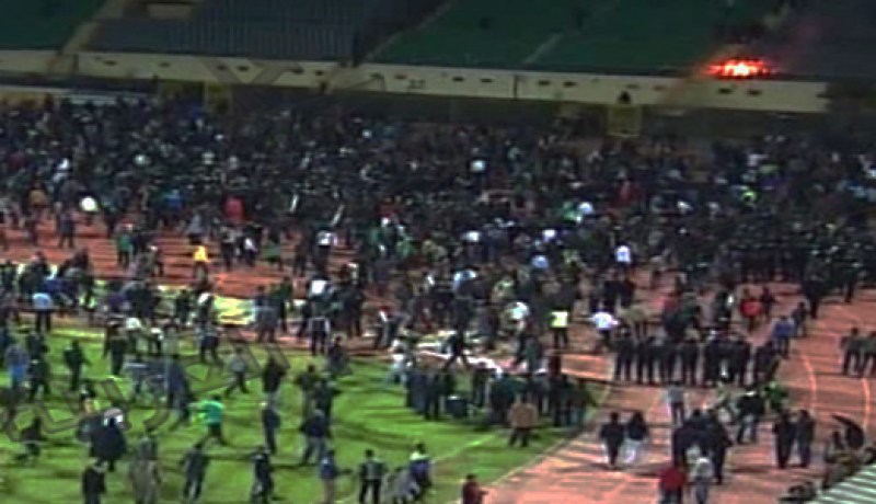 ''مذبحة'' في لقاء الأهلي المصري ببورسعيد ..حوالي 80 قتيل ومئات الجرحى
