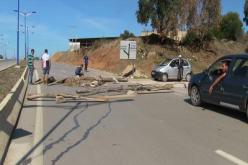 مواطنون ببلدية الشط يغلقون الطريق الوطني رقم 44 مطالبين بالسكن