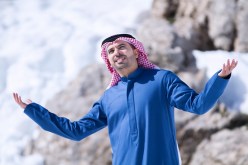 منشد إماراتي مشهور يصور أغنية حول العنوسة في العالم العربي بجبال تيكجدة