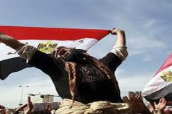 في الذكرى الأولى لتنحي مبارك ناشطون ..وقوى سياسية يدعون إلى العصيان المدني