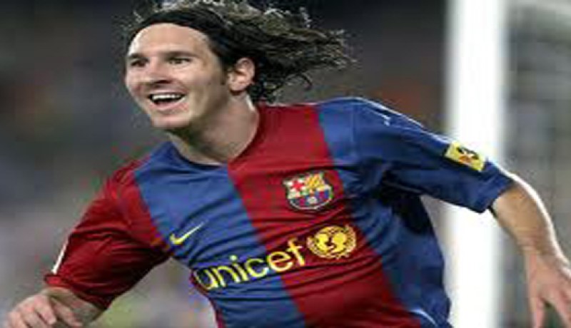 الأرجنتيني ليونيل ميسي اصغر لاعب فى تاريخ البارصا