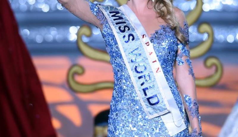 ملكة جمال العالم 2015 تغازل ليونيل ميسي