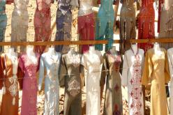 كاميرات سرية داخل مصابيح لتصوير الجزائريات في محلات بيع الملابس