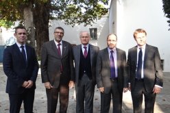 مقرى يوقع على سجل التعازي في السفارة الفرنسية