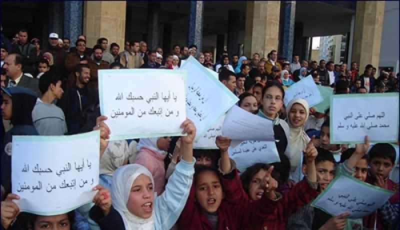 الصحيفة المسيئة للنبي صلى الله عليه وسلم تعتذر للمسلمين !