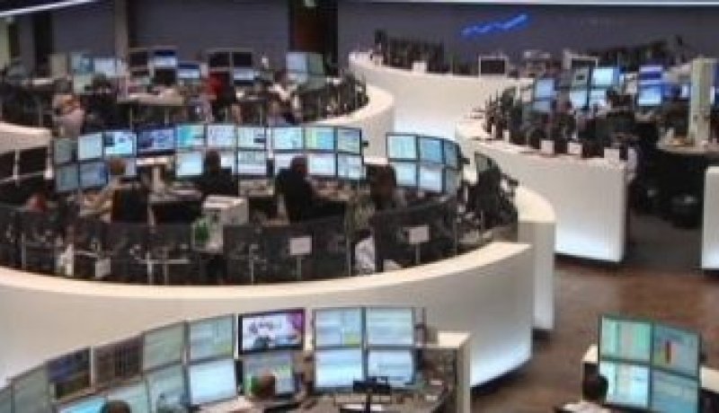 تراجع البورصات الأوروبية مع إعلان تقدم هولاند في الانتخابات الفرنسية