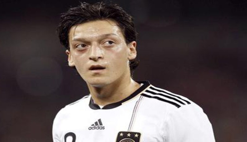 الجماهير الألمانية تختار أوزيل أفضل لاعب في 2011
