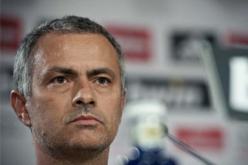 مورينيو يسخر من تفضيل التحكيم لبرشلونة