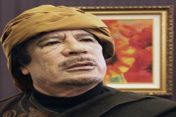 القذافي‮ ‬يدير البلاد بالهاتف ويطبّق مبدأ‮ ‬سارق الدجاج بالقرية