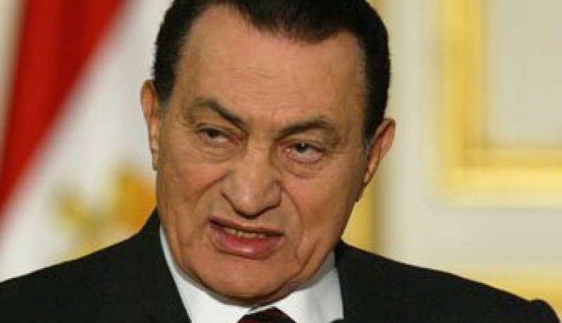 النائب العام المصري يطلب تجميد ارصدة مبارك وكافة افراد اسرته