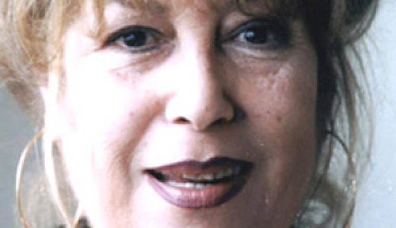 منى واصف تلهب مسرح وهران