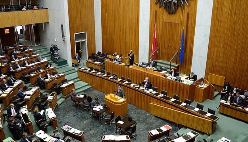 النمسا تتهم اللائجين بالبحث عن الرفاهية