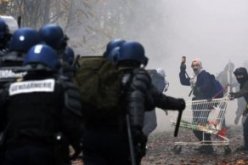 جرح شخصين في صدام بين الشرطة ومعارضين لبناء مطار جديد غرب فرنسا