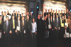 نجمة تسلم جوائز قيمة للفائزين بتحديات شبكة بيعها