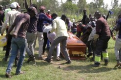 جمهور مغني توفي بكورونا يخطف جثته ويمنع دفنه لهذا السبب!!