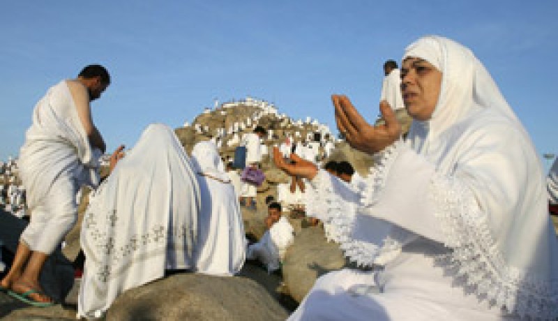 غلام الله يؤكد أن التكلفة النهائية ستحدد في اجتماع برئاسة بلخادم:الحكومة تتجه إلى دعم تكاليف الحج لهذا الموسم