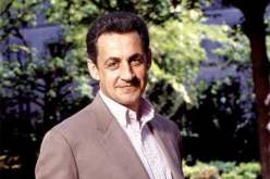 ساركوزي يعد بتسليم الأرشيف ويتمسك بالهجرة الانتقائية