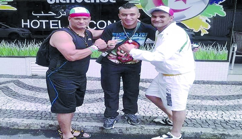 كاديو شميسـو والعيادي أنصار أوفياء يتحدّون الإيـبولا من أجل تشجيع الخضر في الكان