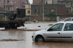 انهيارات سكنات وجسور وحرائق بفعل شرارات كهربائية بسبب الرياح