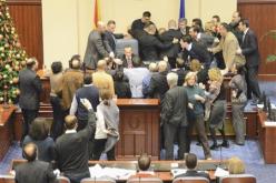 طرد المعارضة من البرلمان في مقدونيا بعد مشاجرة