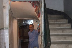 تعيش منذ 30 سنة في قبو : سكن مهترئ، فقر مدقع ووالد يعيل 7 أطفال مرضى بـ 3000 دينار