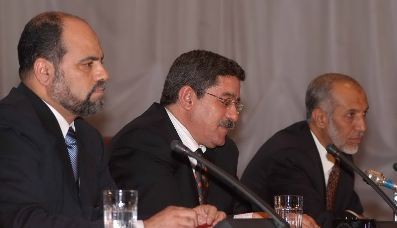 لا أزمة في علاقات الجزائر مع فرنسا و مصر