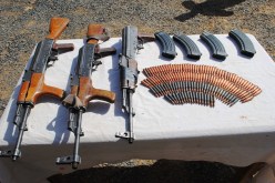 بالصور إحباط محاولة إدخال كمية من الأسلحة واسترجاع 03 مسدسات رشاشة بعين قزام